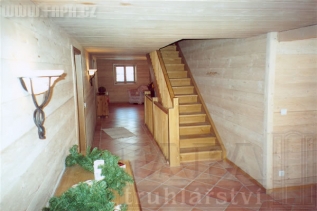 Schodiště interiér penzionu 101108 - celomasivní dubové