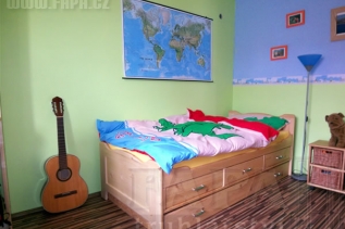 Dětský pokoj - smrková postel s úložným prostorem 411126 - Masivní vzhled a stabilita