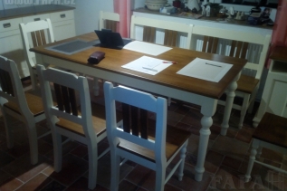 Jídelní set - dřevěný stůl a 6 bytelných židlí 911122 - Nadčasová sestava dřevěný nábytek do jídelny