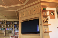 Interiér chalupy na klíč Vybavení interiéru objektu na horách, obklady stěn ze sekaných palubek, vykládaný strop, nábytek na zakázku